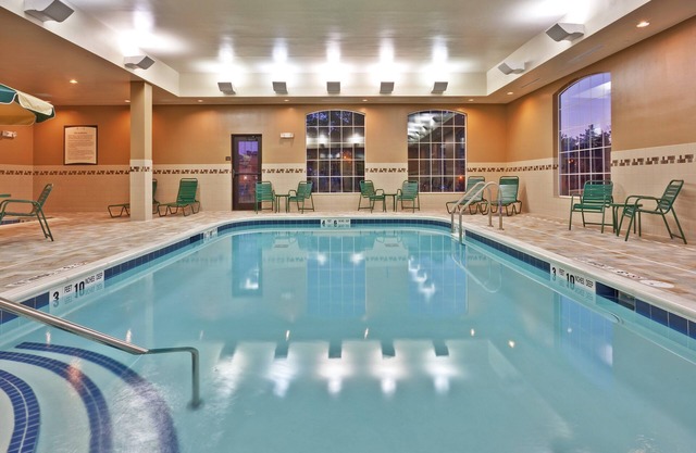 Equipped Suite with a Stunning Genesee River View Near the University of Rochester