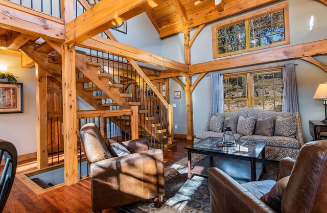 Escape to 3,000 sq ft Post & Beam Home-Hot Tub-Game Room-Community Salt Pool Car Charger