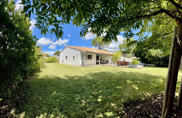 Escape to a Villa in Saujon – 170 m², Garden, Close to Beaches & Vineyards, Ideal for 9 People