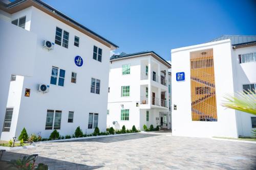 Escape to Luxury, HVillage