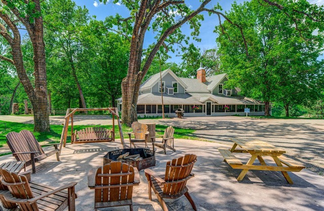 Escape to The Clubhouse at Big Rock Creek – Your All-Season Adventure Awaits!