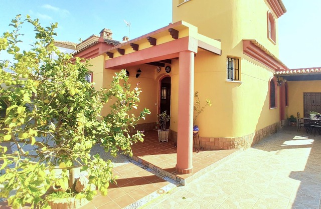 Espacioso Chalet de 4 Dormitorios