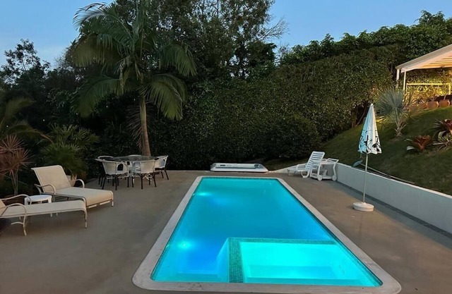 Espetacular e Charmosa Casa, Condomínio Fech, Ar, Spa+hidro, Piscina, Tv, Wifi,