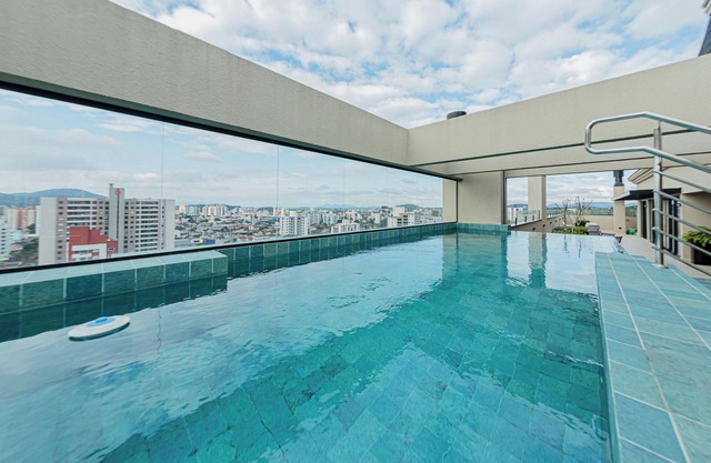 Estilo e conforto no centro de Joinville ZN6511