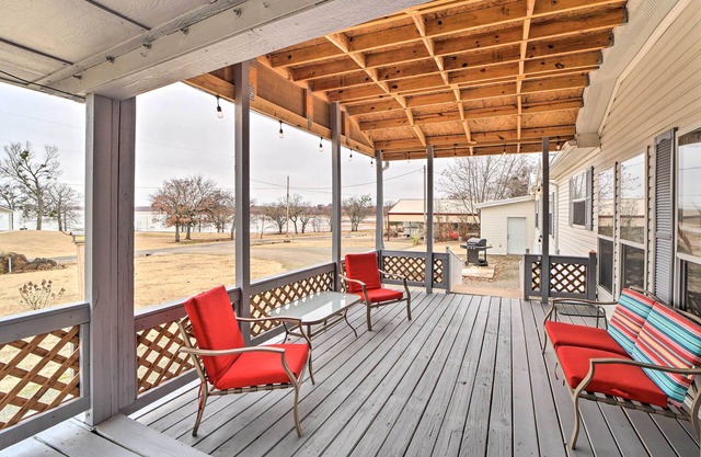 Eufaula Escape w/Deck - Steps to Lake!