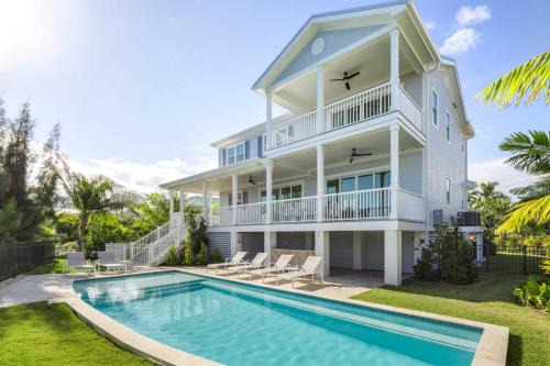 Evershore House -Pool, Parking, Dock!