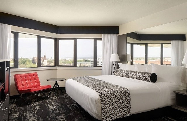 Everything You Need For The Perfect Vacation! Near Bing Crosby Theater