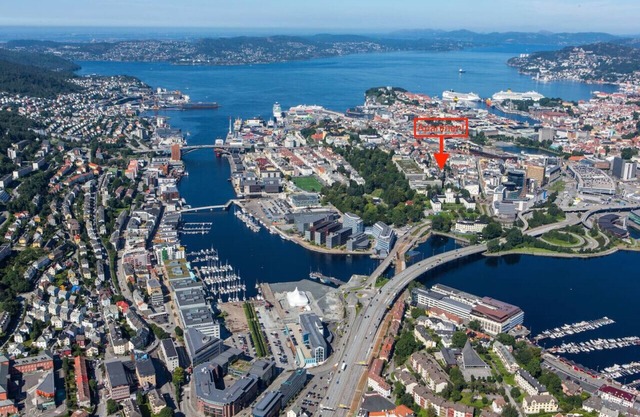 Everything you need - 4 minutes to the city train!