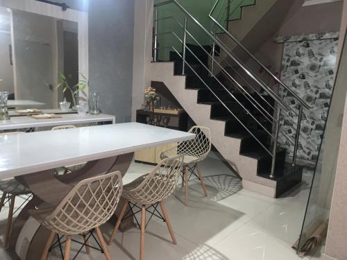 Excelente casa para cop 30