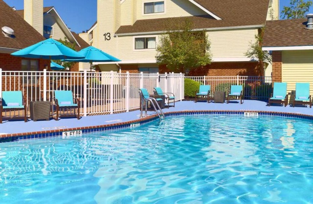 Excellent Choice! Spacious Unit w/ Full Kitchen, Free Breakfast, Outdoor Pool!