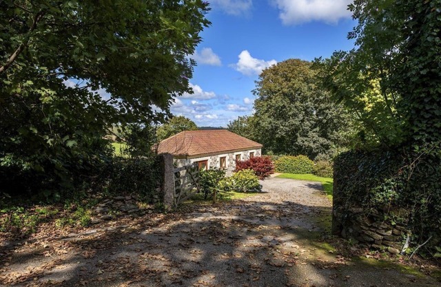 Excellent converted barn in historic castle of Caerhays on the South Cornish Coast