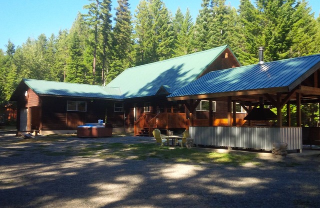Excepional spacious lodge 5 min frm Roslyn slps 12, huge loft, WIFI, Hot Tub,