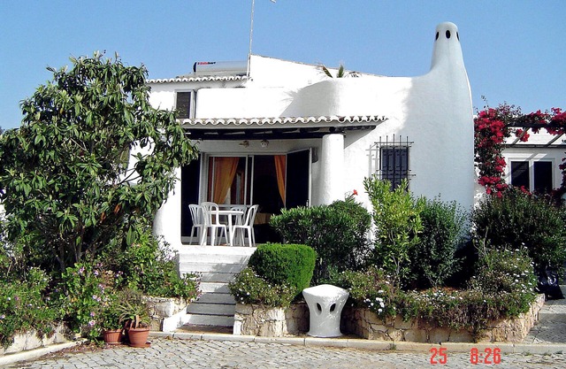 Exceptional 3 bed 2 bath villa, roof terrace, beautiful panoramic views, central