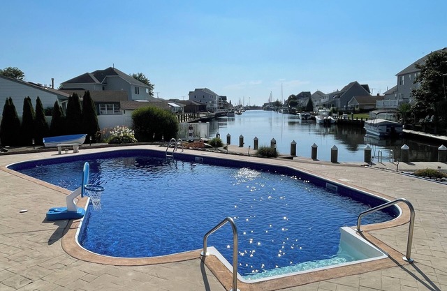 Exceptional waterview house, pool, 2-min walk to Ocean Gate beach!