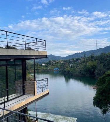 Exclusiva cabaña con vista a la represa