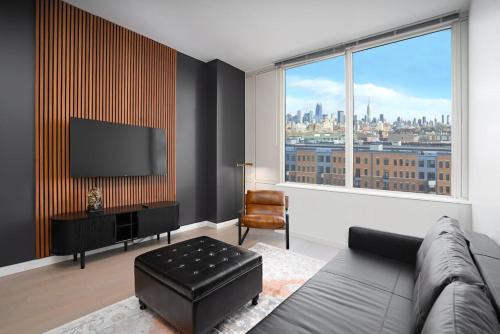 Exclusive 1BR Apt with NYC View and Pool