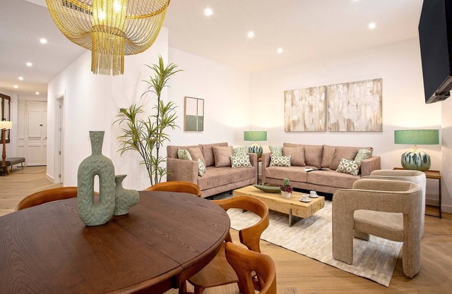 Exclusive apartment in city center. Capiteles