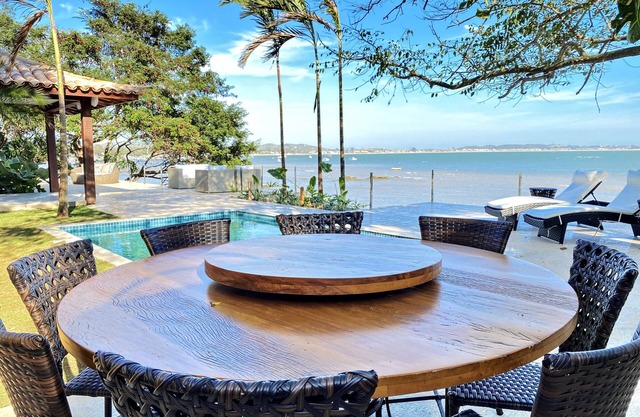 Exclusive Beach House Praia de Manguinhos - House on the sand.