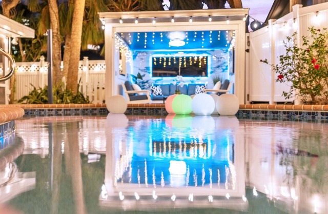 Exclusive complex - Private Heated Pool - 100 Steps to Beach - Village 5 minute walk