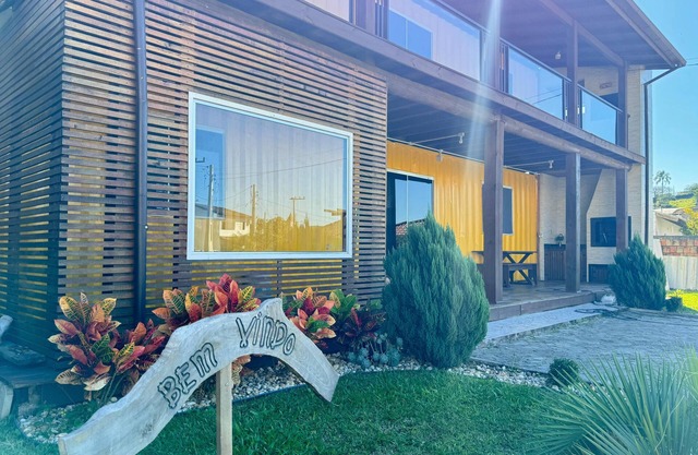 Exclusive Container - Praia da Gamboa