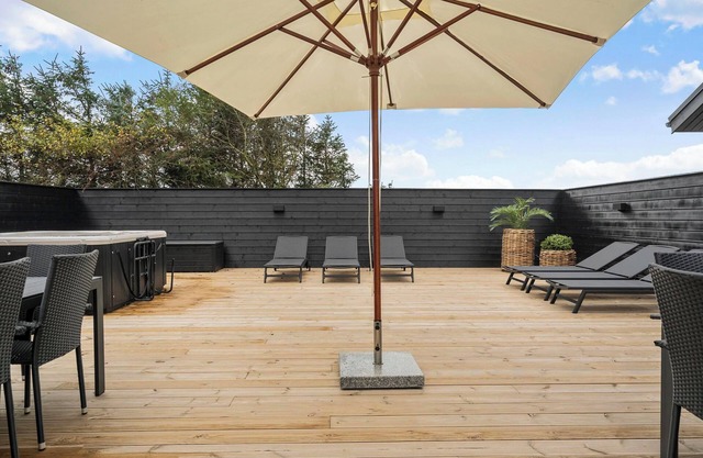 Exclusive pool and activity house for 30 people -1002