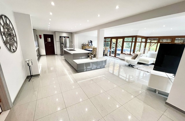 Executive Detached 5 Bedroom Home