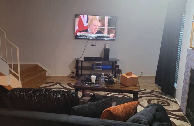 EXECUTIVE LUXE 2 BED 1 1/2 CONDO FAB UNIT