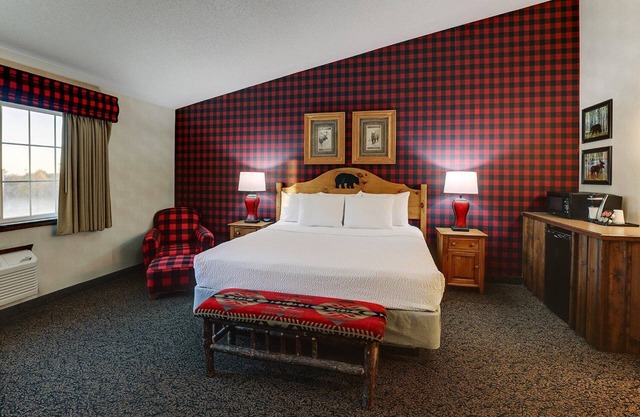 Expanded King w/in-room Whirlpool! Stoney Creek Des Moines, Near I-35