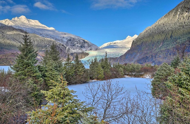 Expansive Getaway ~ 2 Miles to Mendenhall Glacier!