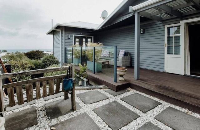 Expansive Views in New Plymouth Apartment