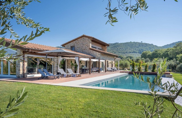 Experience Cortona at modern and cozy Qi Villa & Spa