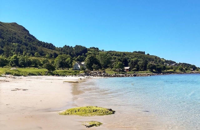 Experience island idyll and the mountain Goaldet on Lepsøya