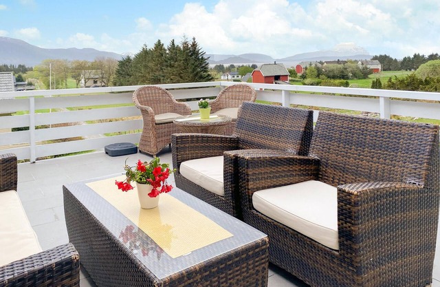 Experience island idyll and mountain Goaldet on Lepsøya