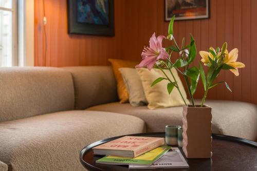 Experience Jotunheimen from Vevstogo - sauna with a view and eco living in an old school building