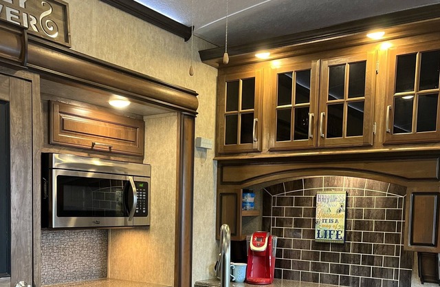 Experience Lakeside Bliss: Unwind in a Charming Camper at Norris Landing Marina!