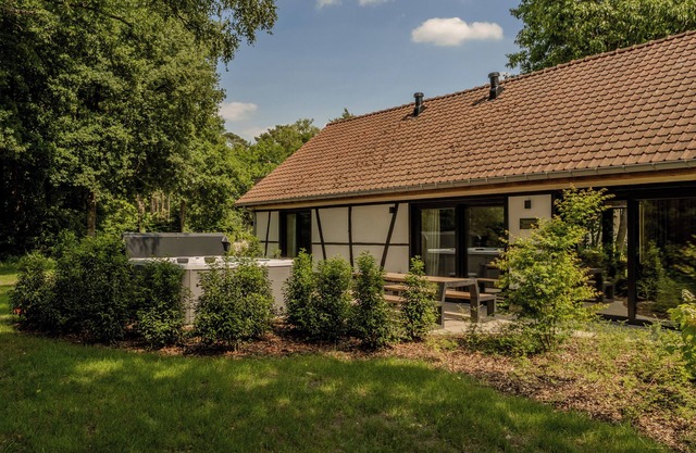 Experience luxury and tranquility at the Reno Villa Lodge, with a jacuzzi, wheelchair accessibility, and a peaceful location.