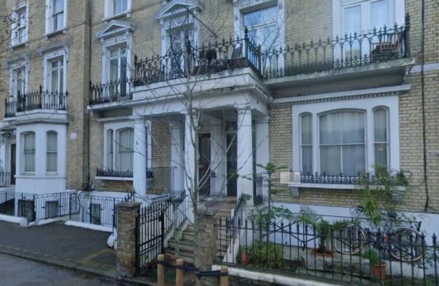 Experience the Heart of London from Our Charming Studio Apartment in SW10