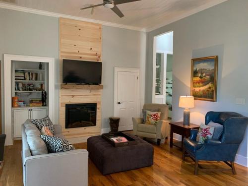 Explore Austin & San Antonio with friends & family
