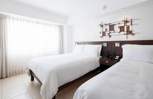 Explore Plaza de la Cultura! Spacious Accommodation, Complimentary Parking!