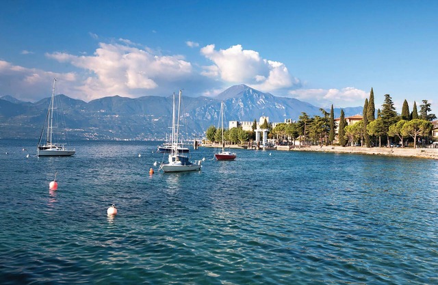 Explore the mountains and the region on your active holiday in Avio.