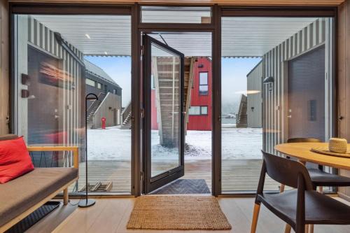 Explorers Rest, Henningsvær