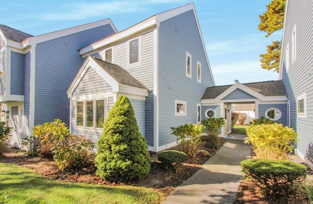 Exquisite Ocean Edge Townhouse With Pool Amenities