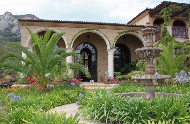 Exquisite Spanish Colonial Villa-Cozy up by the fireplace after a hike