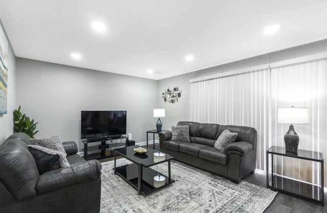 Extended Stay Elk Grove Village FHS Rental - Kingsbridge Rd
