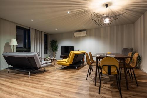 Extra Large 2BR Apartment Next to Metro Station