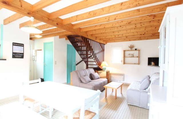 Family-Friendly Beach House with Sea Views, Terrace, BBQ, and Free WiFi