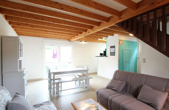 Family-Friendly Seaside Cottage: WiFi, Shared Laundry, Terrace, Pets Welcome, Parking