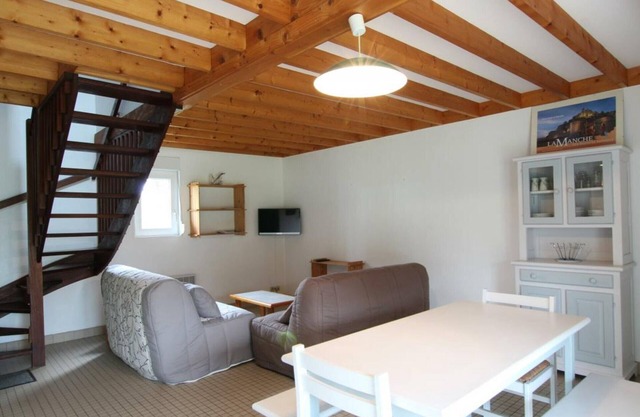 Family-Friendly Seaside Home in Bréhal: 2BR, Terrace, Barbecue, Parking, Pets Welcome, Wifi