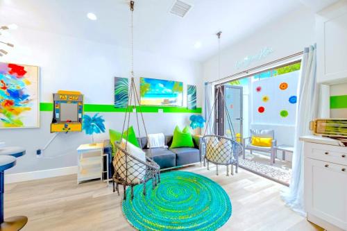 F- Poppin NoHo Pad- HotTub, 2-Units, 15m U-Studios