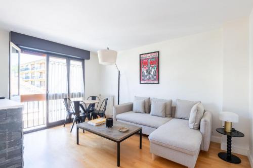 F2 moderne - 15 min Paris - Parking privé